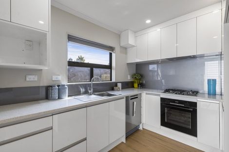 Photo of property in 89c Cascades Road, Pakuranga Heights, Auckland, 2010