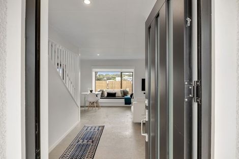 Photo of property in 35 Young Street, New Plymouth, 4310