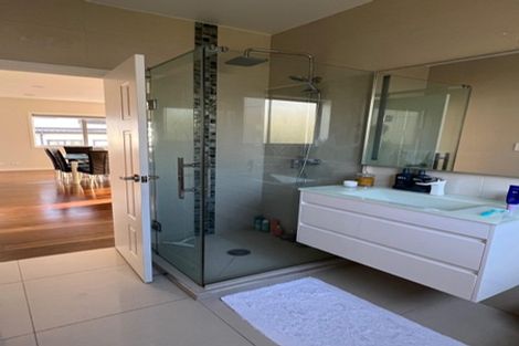 Photo of property in 70 Headland Drive, Long Bay, Auckland, 0630