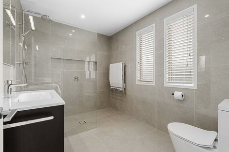 Photo of property in 123 Grovenor Drive, Orewa, 0931