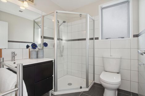 Photo of property in 4a Korotaha Terrace, Rothesay Bay, Auckland, 0630