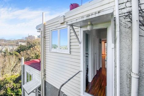 Photo of property in 2/10 Mataroa Avenue, Northland, Wellington, 6012