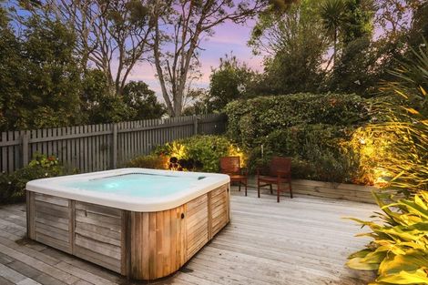 Photo of property in 110 Takahe Road, Titirangi, Auckland, 0604