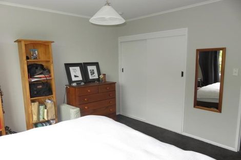 Photo of property in 27b Chetwode Grove, Newlands, Wellington, 6037