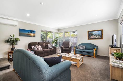 Photo of property in 11 Sunset Close, Western Heights, Hamilton, 3200