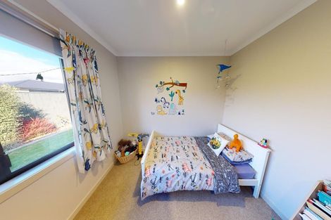 Photo of property in 34 Cyprus Place, Fitzherbert, Palmerston North, 4410