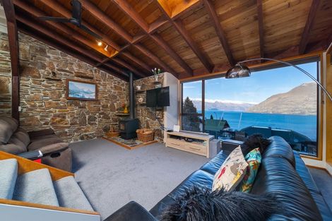 Photo of property in 7b Cameron Place, Fernhill, Queenstown, 9300