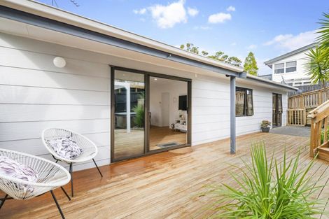 Photo of property in 2/14 Windy Ridge Road, Glenfield, Auckland, 0629