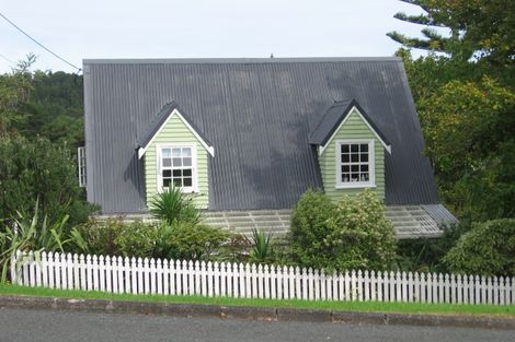 Photo of property in 14 Highland Avenue, Titirangi, Auckland, 0604