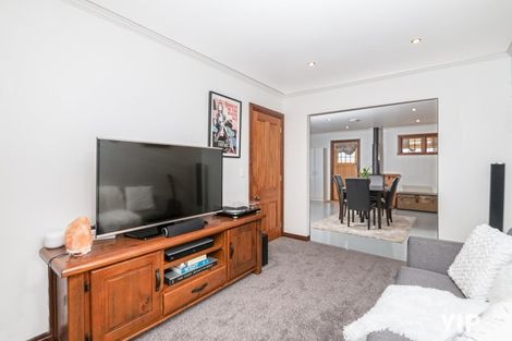 Photo of property in 20a Chapman Street, Newlands, Wellington, 6037