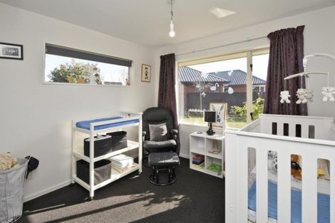 Photo of property in 8 Parkwood Place, Parklands, Christchurch, 8083
