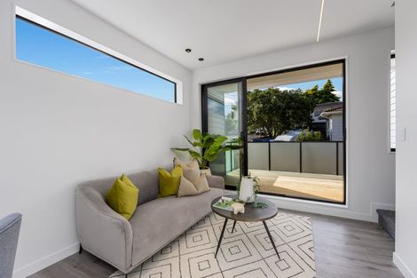 Photo of property in 19 Cedar Heights Avenue, Massey, Auckland, 0614