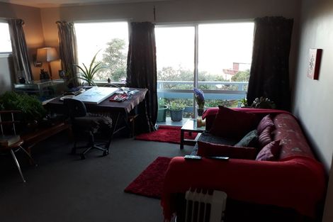 Photo of property in 2/3 Jerome Way, Crofton Downs, Wellington, 6035