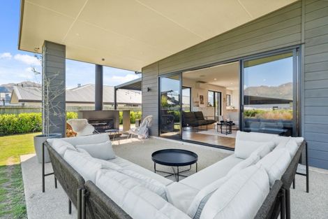 Photo of property in 9 Centre Crescent, Wanaka, 9305