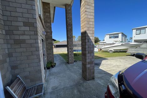 Photo of property in 18 Nicholas Gibbons Drive, Clendon Park, Auckland, 2103