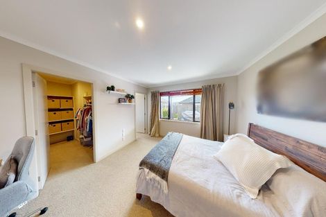 Photo of property in 34 Cyprus Place, Fitzherbert, Palmerston North, 4410
