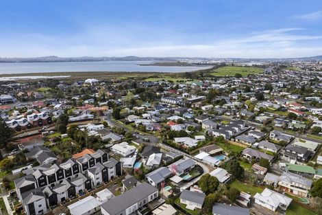 Photo of property in 61a Graham Avenue, Te Atatu Peninsula, Auckland, 0610