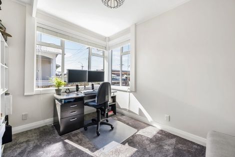 Photo of property in 100 Onepu Road, Lyall Bay, Wellington, 6022