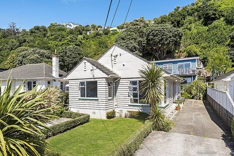 Photo of property in 302 Queens Drive, Lyall Bay, Wellington, 6022