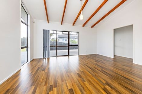 Photo of property in 71 Etherton Drive, Weymouth, Auckland, 2103