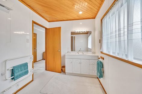 Photo of property in 22 Glucina Avenue, West Harbour, Auckland, 0618