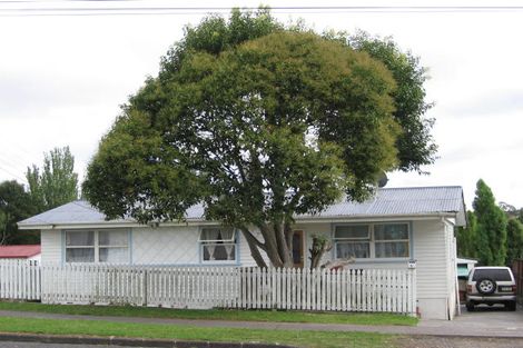 Photo of property in 2/34 Sabulite Road, Kelston, Auckland, 0602