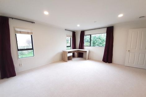 Photo of property in 17 Crimson Park, Oteha, Auckland, 0632