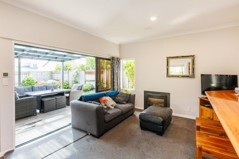 Photo of property in 15 Silkwood Place, Fitzherbert, Palmerston North, 4410