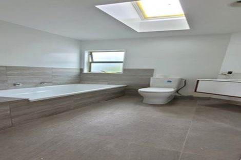 Photo of property in 2/6 Arirang Rise, Pinehill, Auckland, 0632