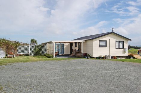 Photo of property in 210g Pukenui Road, Kaiwaka, 0573