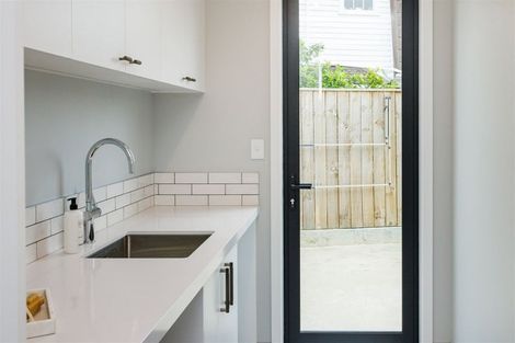 Photo of property in 92 Jickell Street, Hokowhitu, Palmerston North, 4410