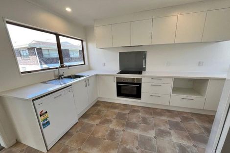 Photo of property in 12 Prince Regent Drive, Half Moon Bay, Auckland, 2012