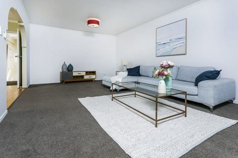 Photo of property in 2/4 Coronation Road, Glenfield, Auckland, 0627