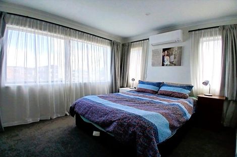 Photo of property in 3 Huataki Road, Northcote, Auckland, 0627