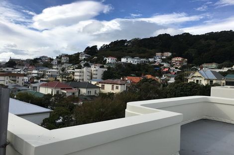 Photo of property in Owd Trafford Flats, 17 Brougham Street, Mount Victoria, Wellington, 6011