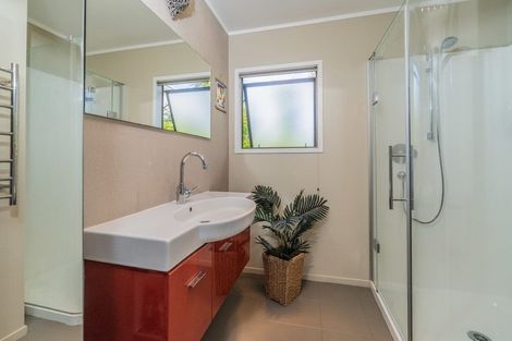 Photo of property in 2/35 Dakota Avenue, Beach Haven, Auckland, 0626