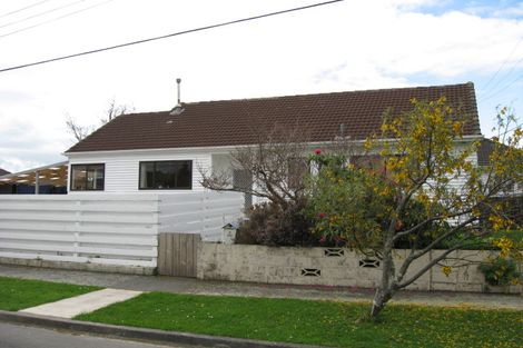 Photo of property in 2 Frickleton Grove, Waterloo, Lower Hutt, 5011