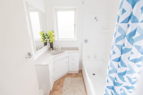 Photo of property in 85 Breaker Bay Road, Breaker Bay, Wellington, 6022