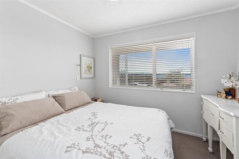 Photo of property in 3a Leo Place, Kawaha Point, Rotorua, 3010