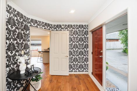 Photo of property in 27 Johnstone Drive, Fitzherbert, Palmerston North, 4410