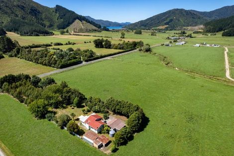 Photo of property in 1406 Queen Charlotte Drive, Linkwater, Picton, 7281