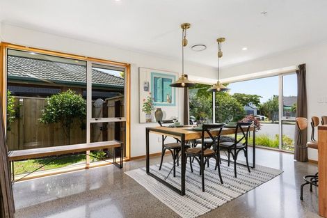 Photo of property in 10 Addison Place, Halswell, Christchurch, 8025