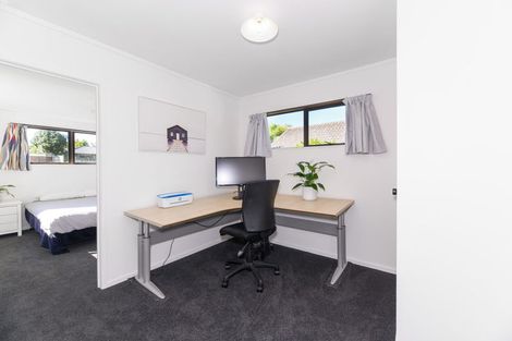 Photo of property in 2/68 View Road, Henderson, Auckland, 0612