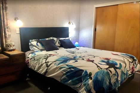 Photo of property in 21 Tauroa Road, Havelock North, 4130