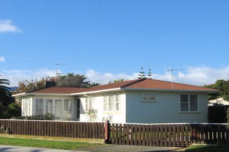 Photo of property in 4 Byron Street, Paraparaumu Beach, Paraparaumu, 5032