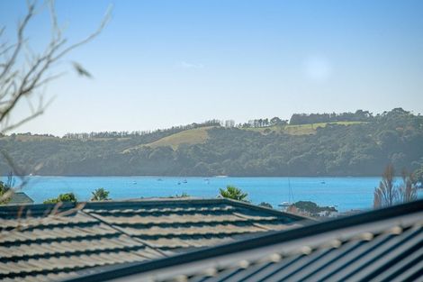 Photo of property in 2/2 Tower Hill, Stanmore Bay, Whangaparaoa, 0930