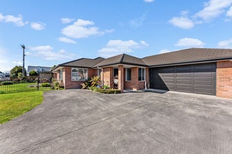 Photo of property in 1 Honeyfield Drive, Whalers Gate, New Plymouth, 4310