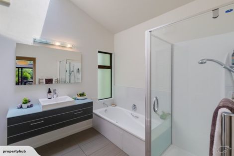 Photo of property in 95 Cannon Hill Crescent, Mount Pleasant, Christchurch, 8081