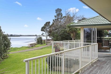 Photo of property in 114g Sandspit Road, Waiuku, 2123