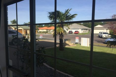 Photo of property in 16 Trovare Place, Golflands, Auckland, 2013